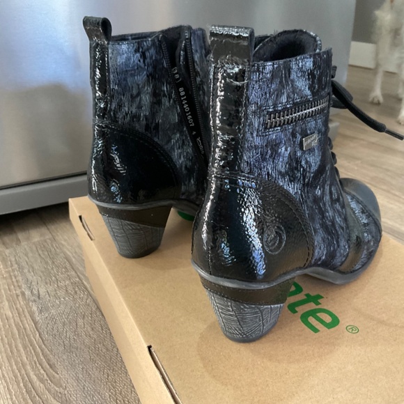 Ladies Leather Boots - Picture 2 of 5